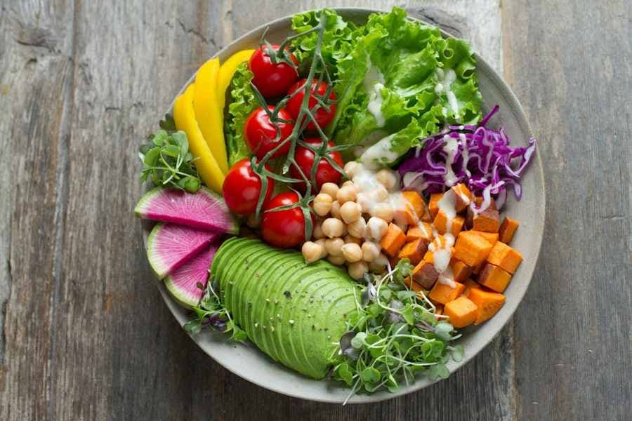 A vegetable bowl with avocado, tomatoes and chickpeas